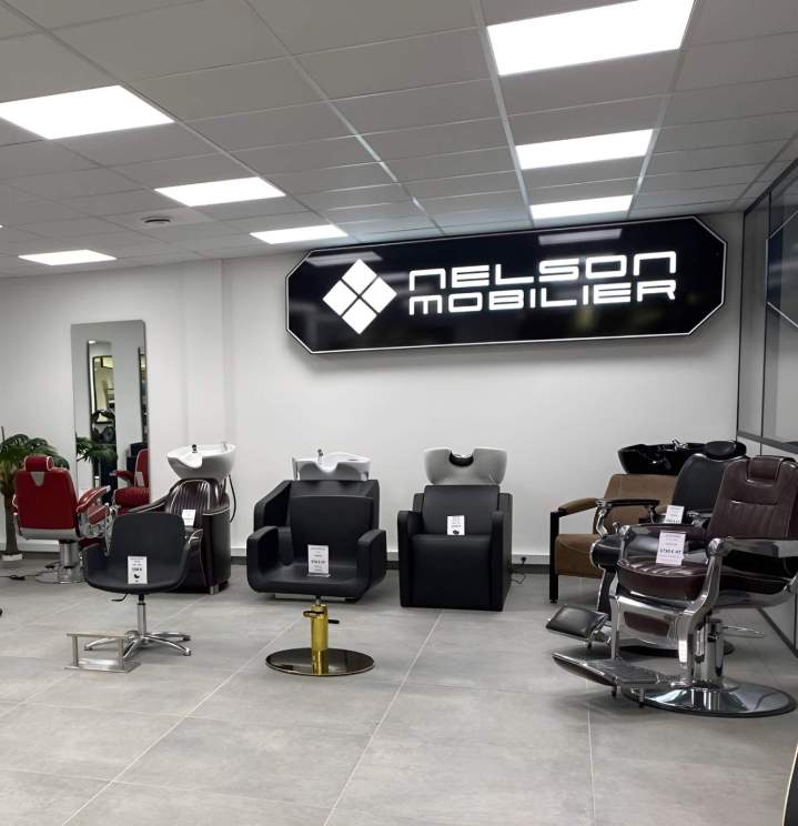 Grand choix mobilier salon de coiffure Grenoble